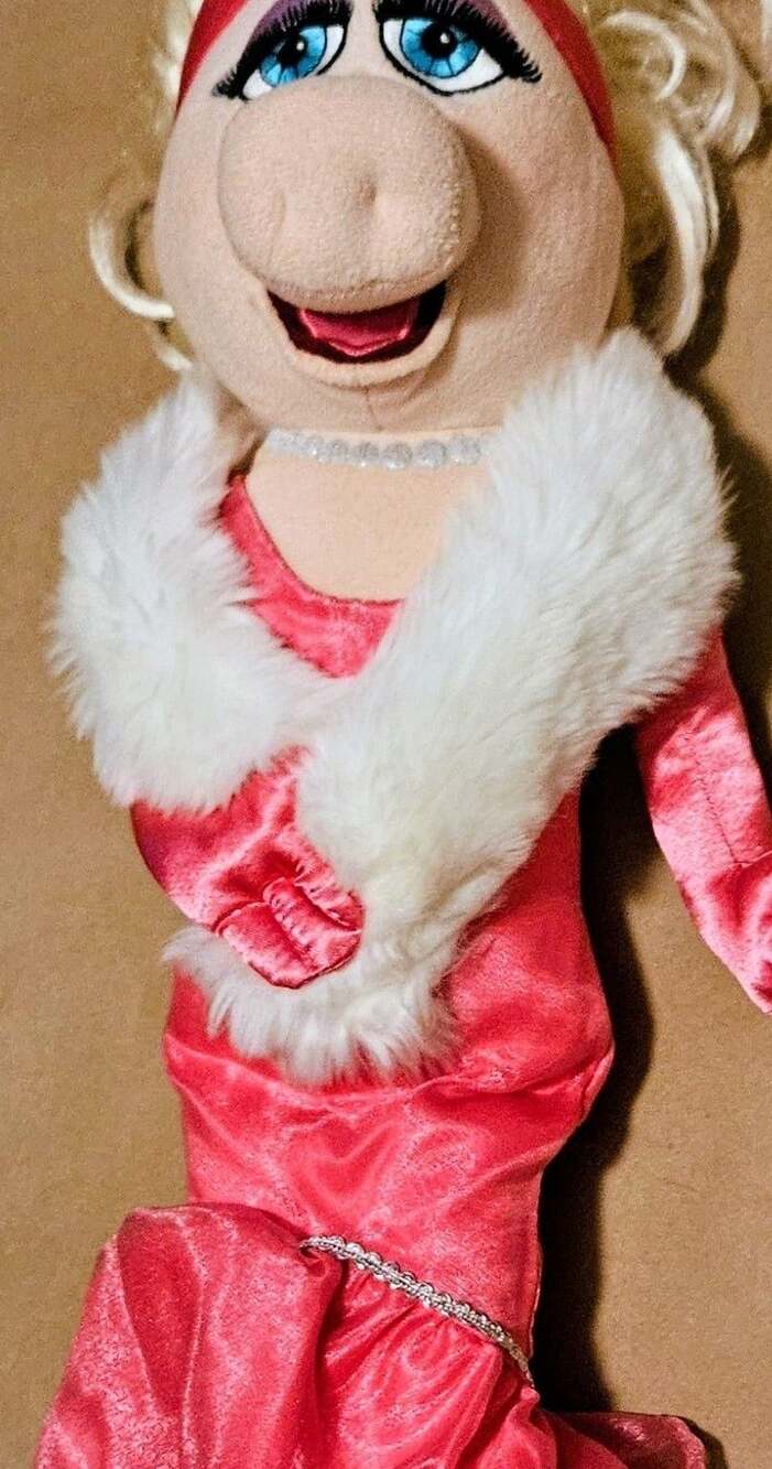 Disney Store Miss Piggy Muppets Glamour Plush Doll in Pink Satin Gown 20"